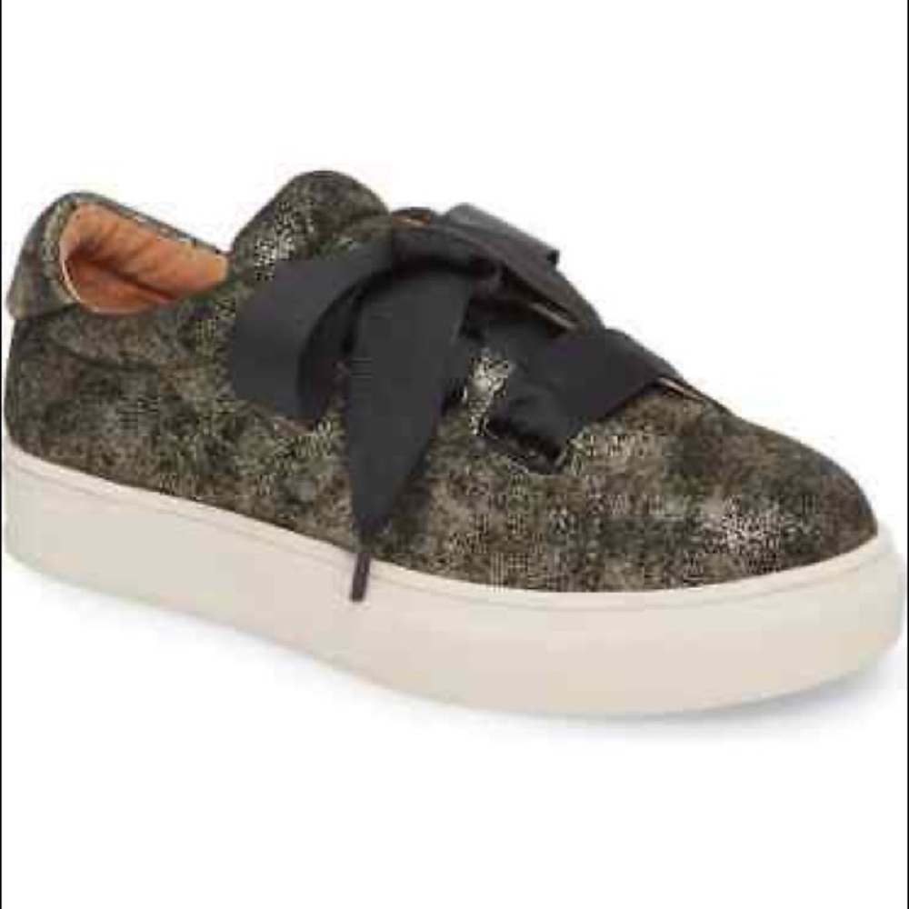 Caslon Women's Carter Platform Sneaker: Size 7.5